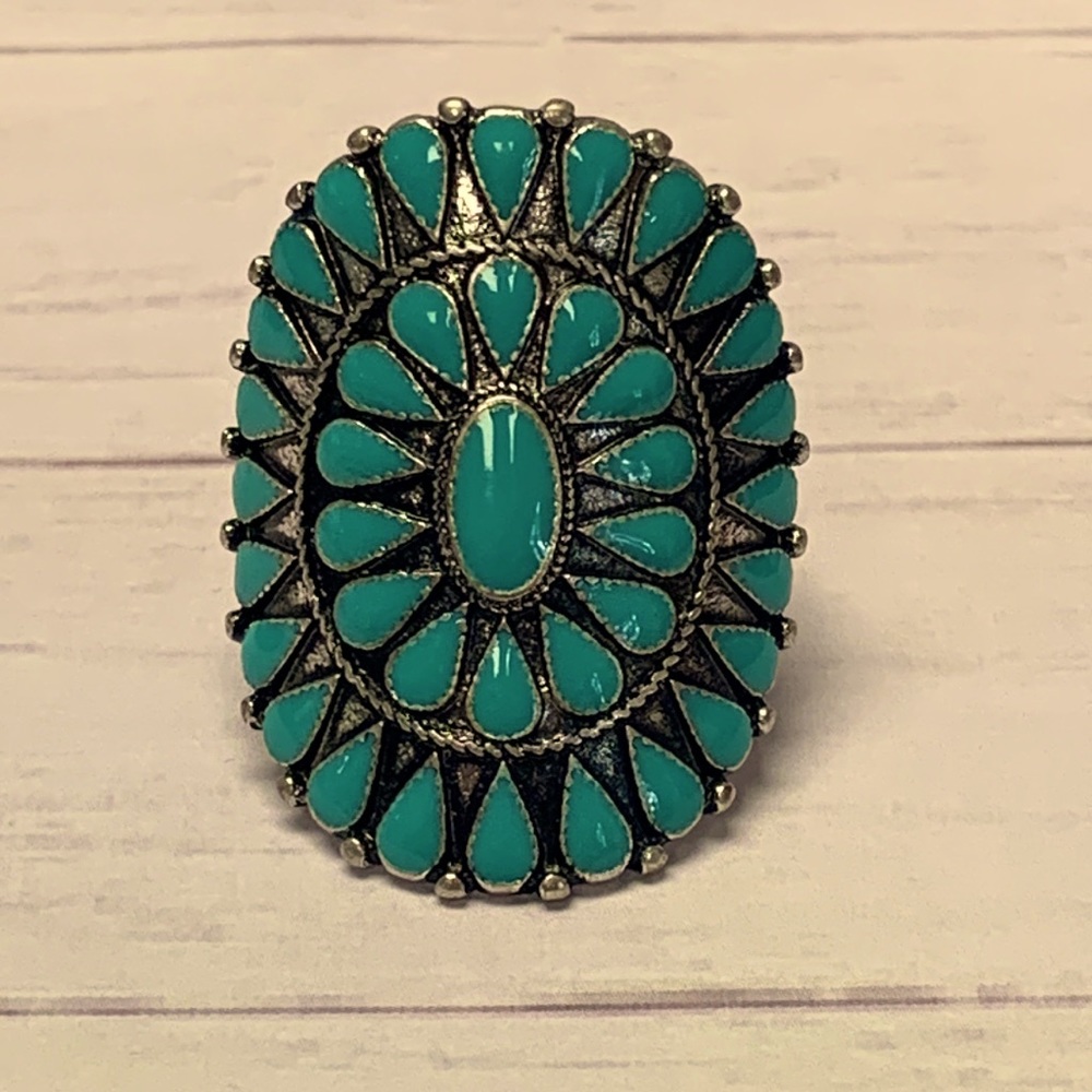 Western Style Saddle Shaped Resin Concho Cluster Adjustable Ring
